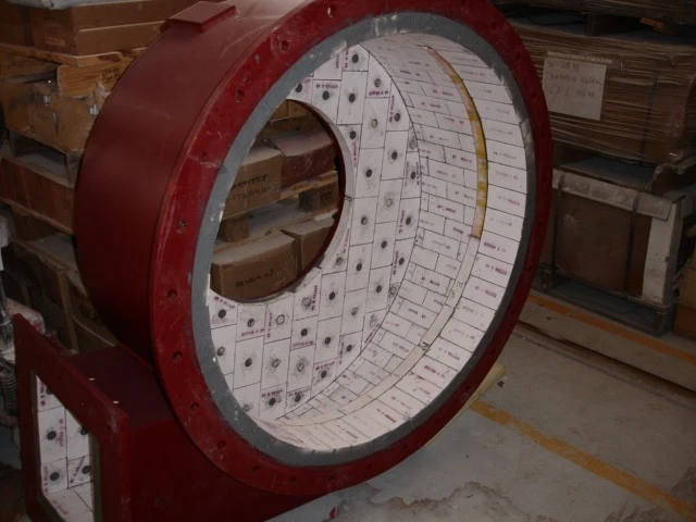 Chip gốm Alumina cho phễu than